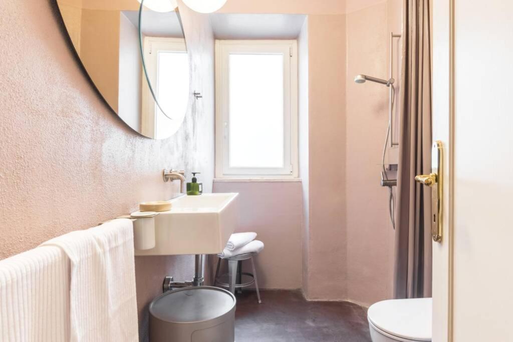 FilippoNeri 112, via dei Banchi Vecchi * Roma